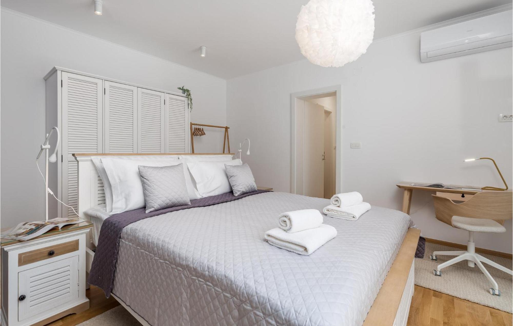 Amazing Apartment In Mali Losinj With Wifi Εξωτερικό φωτογραφία